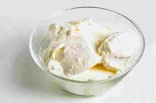 White Colour Fresh Cream Cheese With 1 Week Shelf Life And Rich In Vitamin B12