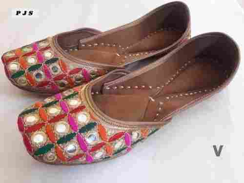 Ladies Comfortable Flat Leather Designer Malty Fancy Jutti For Daily Wear