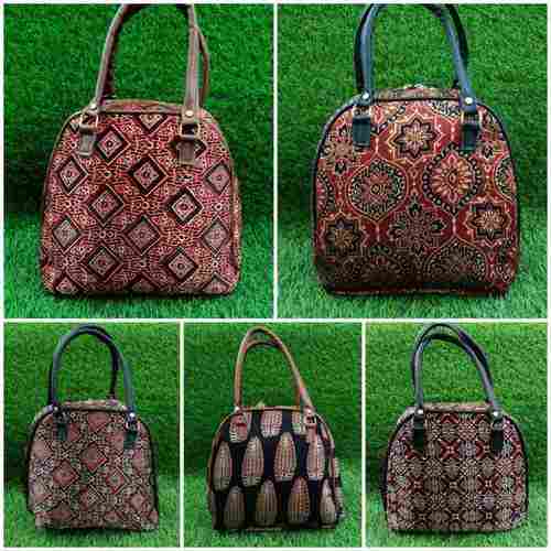 Multicolor Machine Made And Attractive Pattern Ladies Bag With Handle