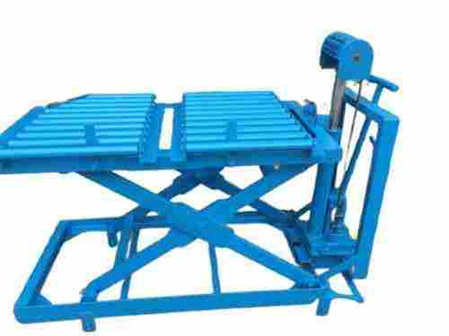 Mild Steel Hydraulic Trolley For Industrial Usage 500 Kg Capacity, Blue Color