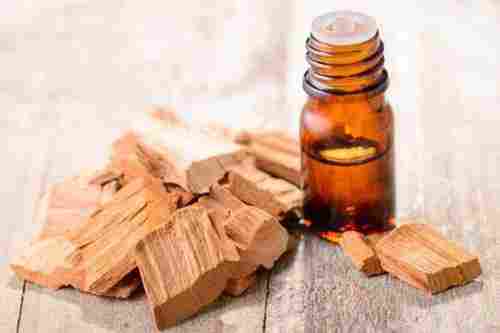 Yellow Sandalwood Oil Liquid Good For Skin, Nice Aroma One Year Shelf Life