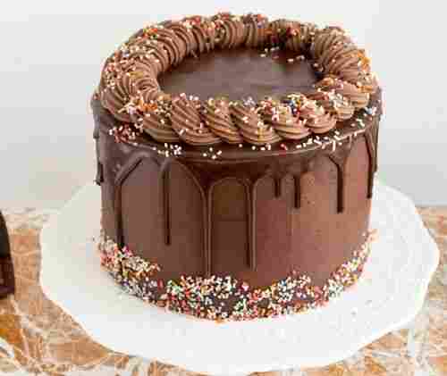 Hygienic Prepared Appealing Look Rich In Taste Round Chocolate Sweet Birthday Cakes