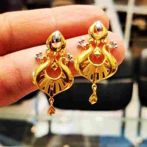 Gold Earrings With Shiny Look And Perfect Shape For Party Wear