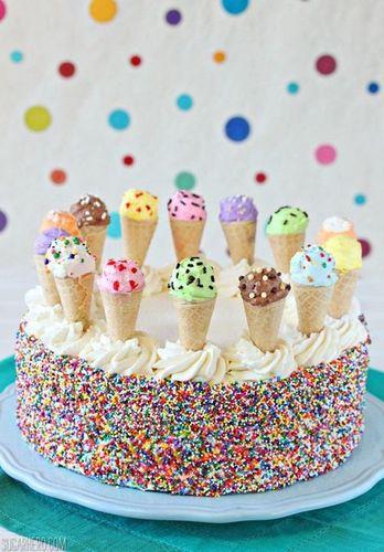  क्रीमी डिज़ाइनर स्वीट क्रीम माउथ मेल्टिंग मिनी आइसक्रीम बर्थडे केक के साथ स्वादिष्ट टॉपिंग 