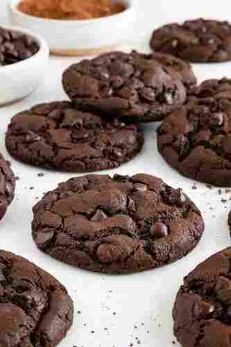 Chewy, Crispy And Chunky Chocolate Chip Cookies 