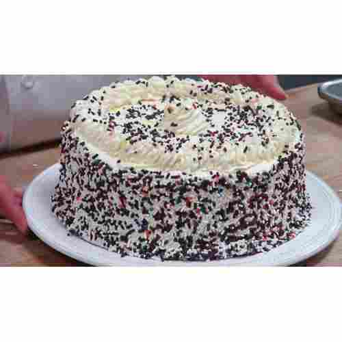 White Round Shape Healthy Yummy Tasty Delicious High In Fiber And Vitamins Chocolate Ice Cream Cake 