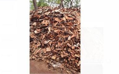 Light Weight 100% Eco-Friendly Lightweighted Brown Wood Chips For Biomass Solid Fuel