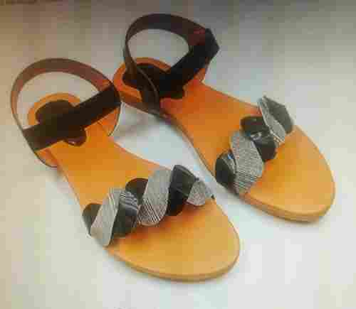 Ladies Designer Sandals With Attractive Look And Light Weight