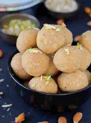 Mouth Melting And Delicious Taste Hygienically Processed Fresh Besan Laddu