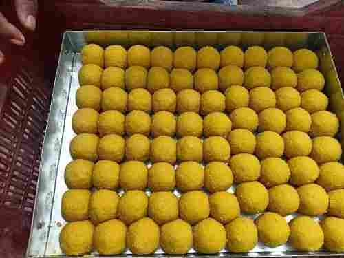  Round Shaped Sweet And Tasty Food Grade Yellow Besan Laddu