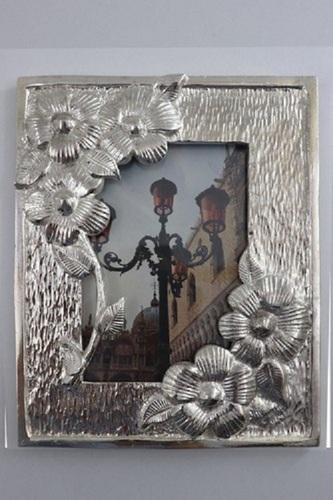 Metal Light Weight Stylish Beautiful Elegant Floral Design Silver Photo Frame 