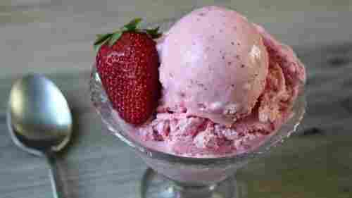 Yummy Hygienically Processed Mouth Watering Tasty Delicious Strawberry Ice Cream