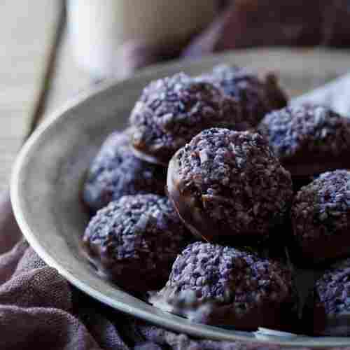 Blueberry Flavour Almond Chocolates