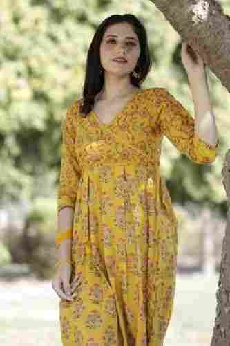 Ladies Casual Wear V Neck Quarter Sleeves Yellow Cotton Printed Kurtis