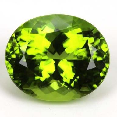 Light Weighted Perfectly Polished Oval Shape 5.50 Carat Original Peridot Gemstone for Jewelry