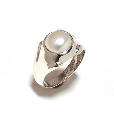 Women Non Aggressive Skinny Fit Beautiful Shine Casual Wear Silver Pearl Ring  Gender: Female