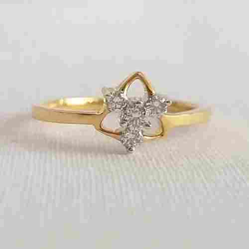 18 Karat Gold Machine Cut Round Shape Solitaire Diamond Rings For Casual Wear