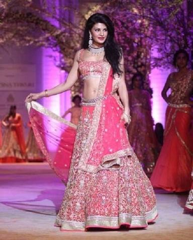 Ladies Festival Wear Sleeveless Scoop Neck Bollywood Replica Lehenga Choli