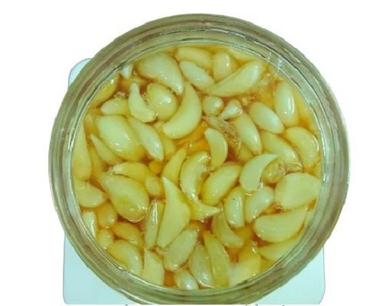 Sliced 1 Kg Salty And Spicy Garlic Pickles For Commercial Uses