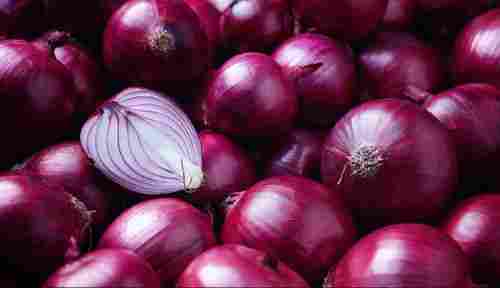 Pure and Natural Round Raw Whole Fresh Red Onion