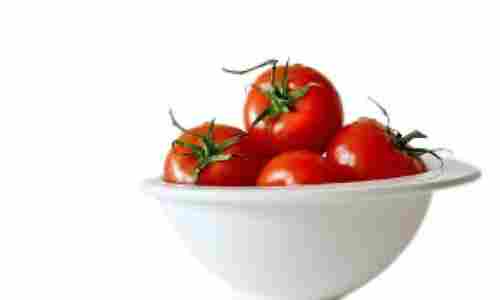 Naturally Grown Round Shaped Highly Nutritious Red Tomatoes
