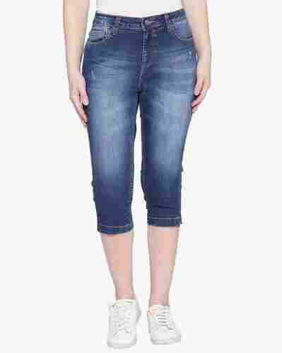 Ladies Skinny Fit Denim Capri Jeans For Casual Wear
