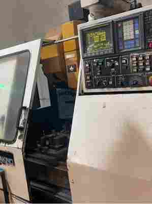 Makino 3 Axis PLC Controlled Vertical Milling Machine Or VMC Machine