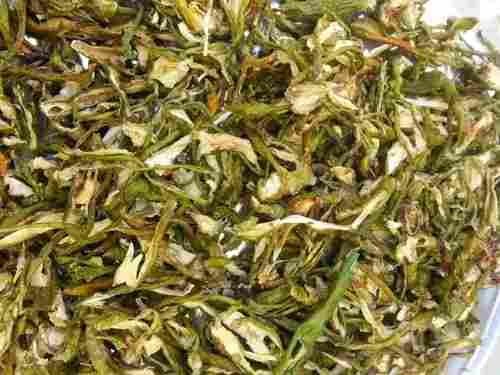 Pure And Natural Spicy Taste Sunlight Dried Raw Processing Green Chilli Flakes
