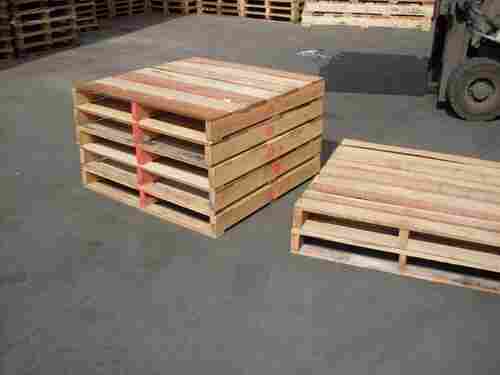 4 Way Pinewood Pallet For Packaging Use With Load Capacity 1000 Kg