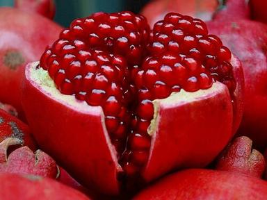 Organic Natural Red Fresh Pomegranates For Salads And Juice