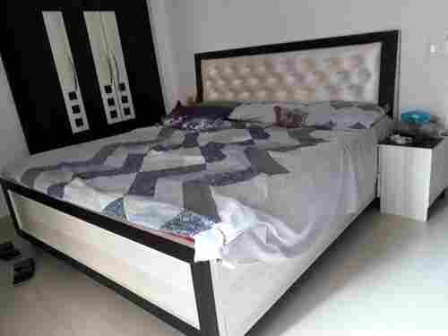 Rectangular Shape Wooden Double Bed For Home And Hotel Use