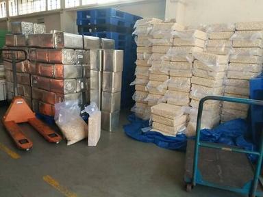 Bulk Supply Export Quality Dried Raw W320 Cashew Nuts (Kaju)