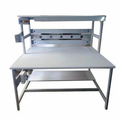 Rectangular Glossy Finish Corrosion Resistant Stainless Steel Antistatic Table