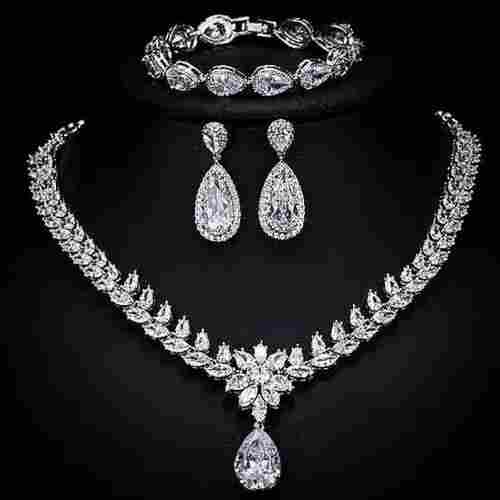 Diamond Necklace Set For Bridal Wear