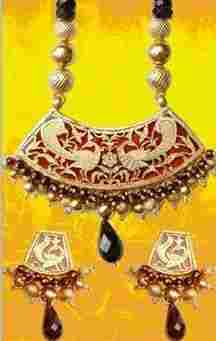 Thewa Gold Necklace Set