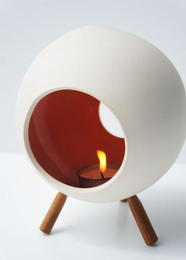 Round Shape Ceramic Candle Holder with 3 Legs