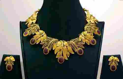 Ladies Elegant Gold Necklace Set
