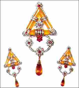 Diamondy Jewellery And Onex With Captivating Colourstones