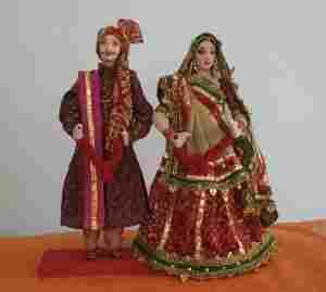 Gujarati Couple Sculptures
