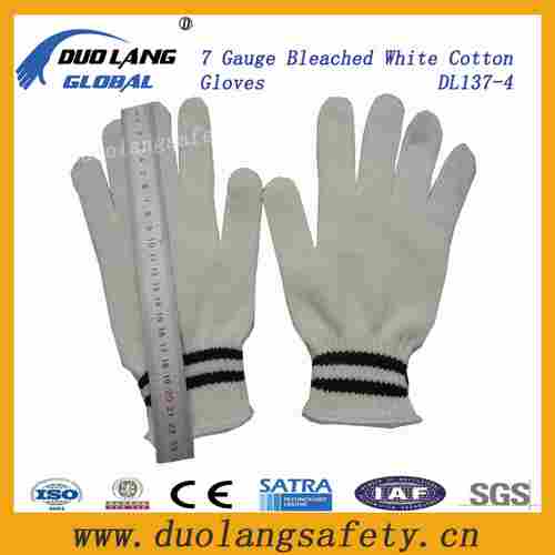 Bleached White Color Knitted Glove