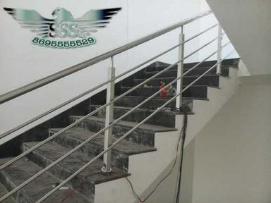 Silver Color Stainless Steel Staircase Width: 3 Foot (Ft)