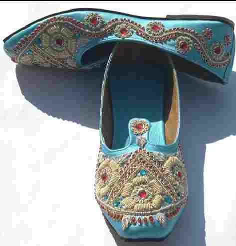 Indian Traditional Embroidered Mojaris for Men