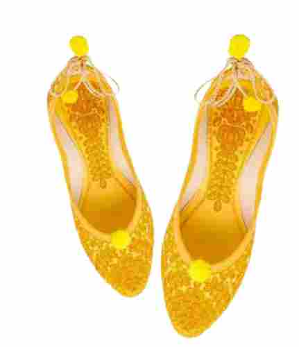 Yellow Color Flat Heel Ladies Fancy Jutti