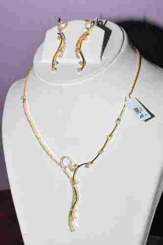 10 Shines Zircon Stone Gold Plated Necklace