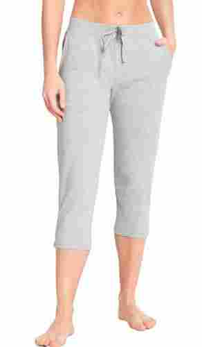 Comfortable Casual Wear And Plain Soft Cotton Capri For Girls 