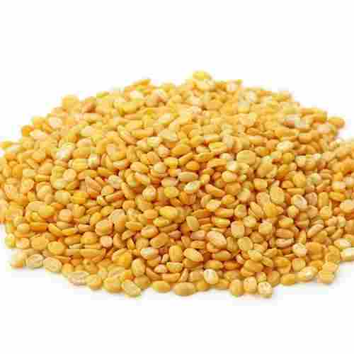 Commonly Cultivated Fully Splited Round Shaped Medium-Sized Moong Dal, Pack Of 1 Kg