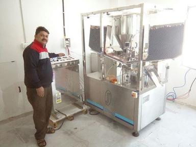 Automatic Tube Filling Machine Capacity: 40-100 Tubes/Min T/Hr