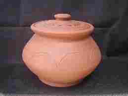 Fine Finish Clay Curd Pot