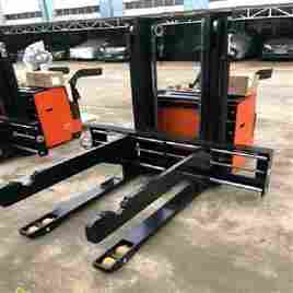 Wide Straddle Electric Stacker In Thane Urs Equipment Private Limited