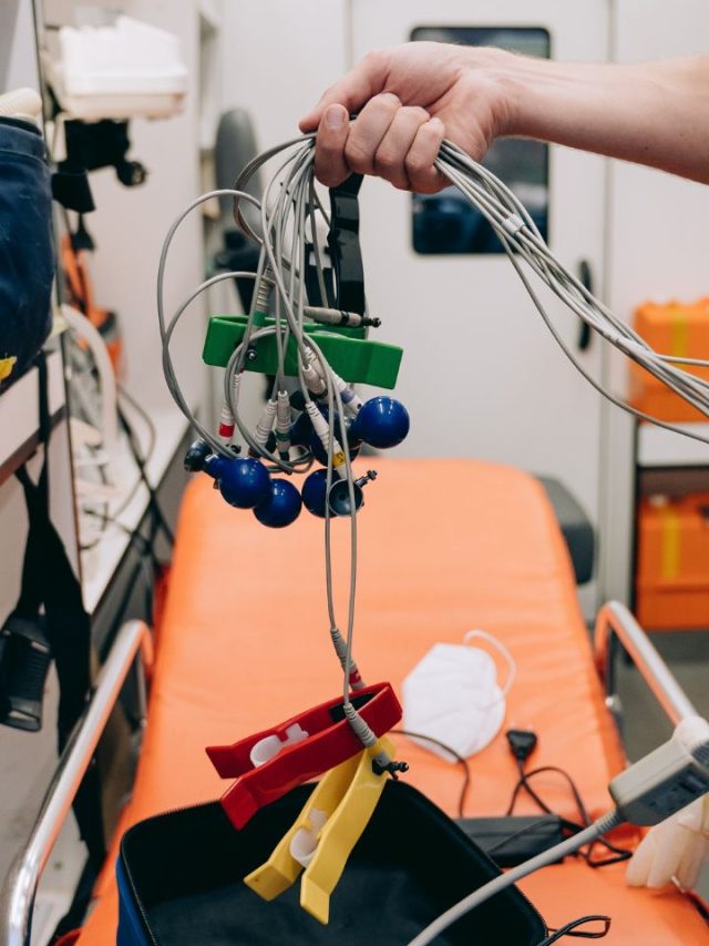 Top 8 ECG Machines for Hospitals in 2023